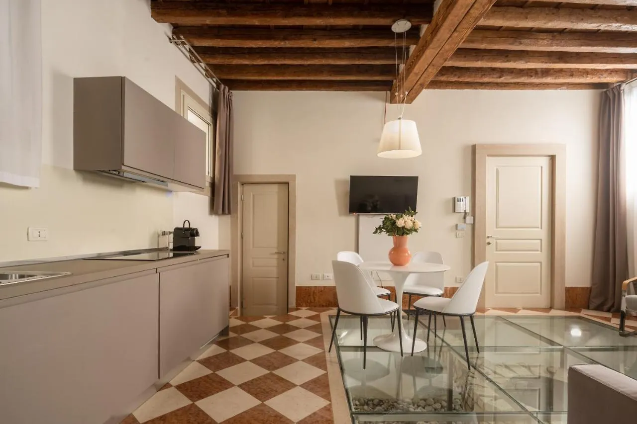 Lion Palace - San Marco R&R Venice Apartment